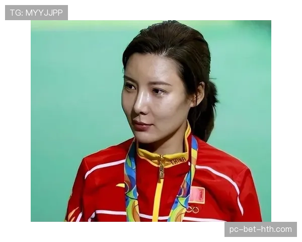 杜丽训练完顺手煮了碗面，这自律程度真不是一般人能扛住的